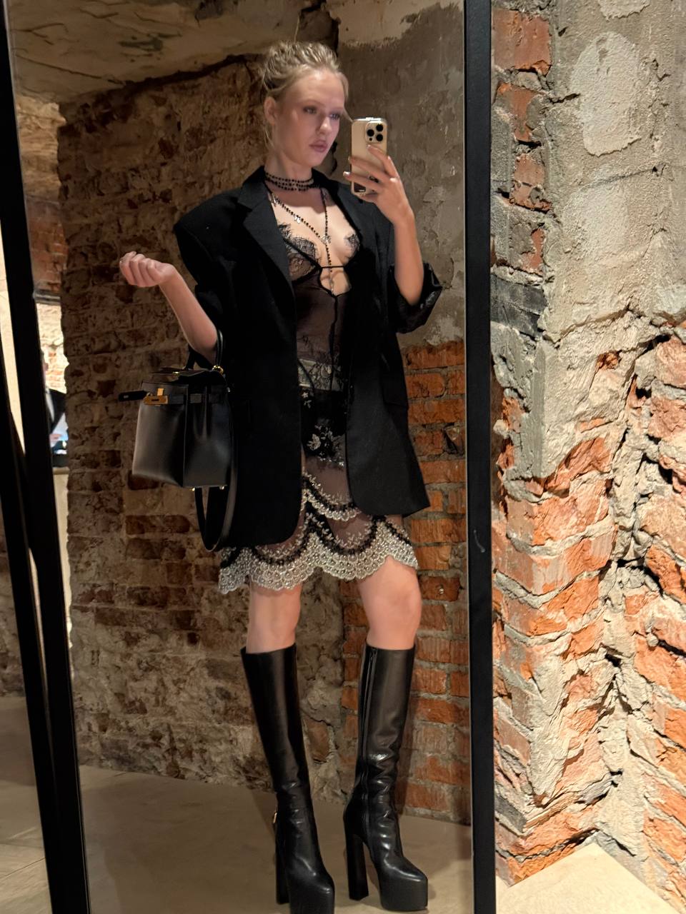 Елизавета Базыкина стала звездой показа, не выходя на подиум